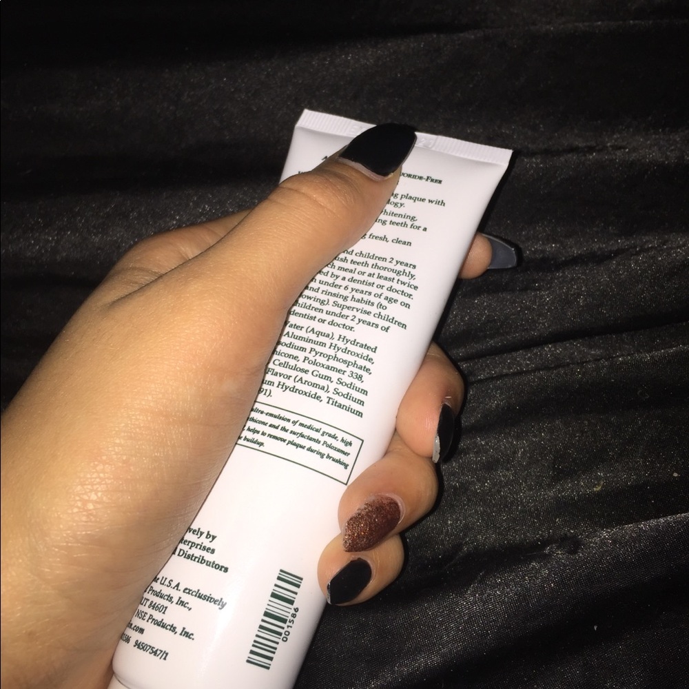 Whitening toothpaste